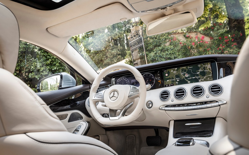 Mercedes-Benz S550 Coupé 2015 - Un habitacle luxueux