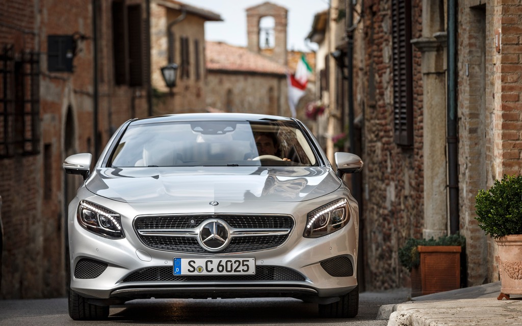 Mercedes-Benz S550 Coupé 2015 - Une partie avant très expressive 