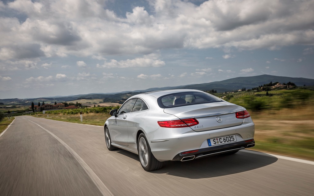 Mercedes-Benz S550 Coupé 2015 sur les routes de la Toscane