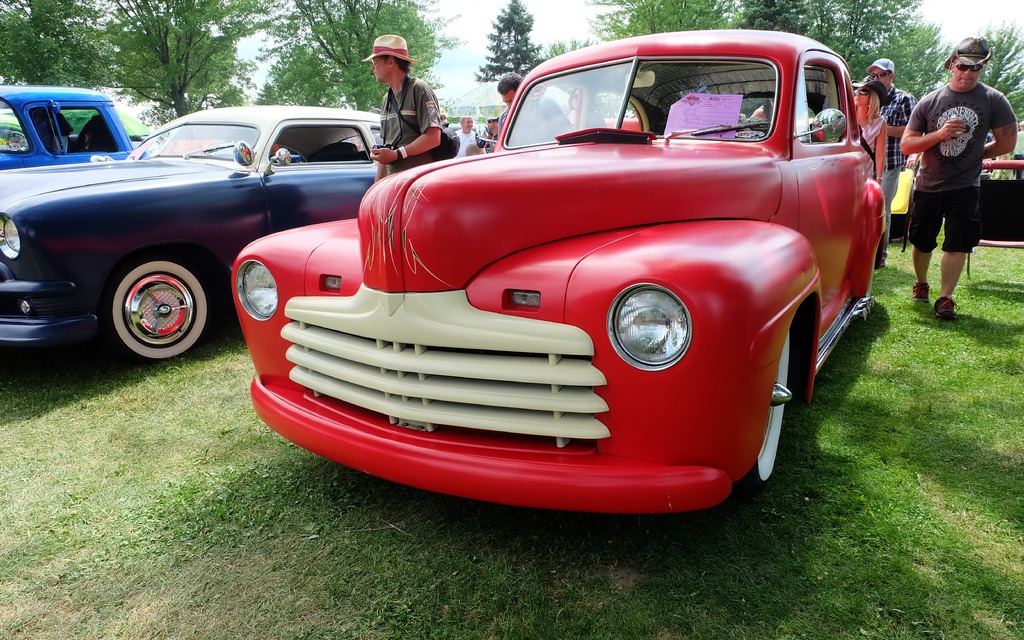 No matte clearcoat for thie 1946 Ford Sedan, only pure paint!