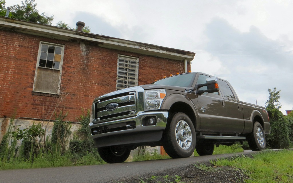 Ford fabrique aussi des versions de camionnettes Super Duty XL et XLT.