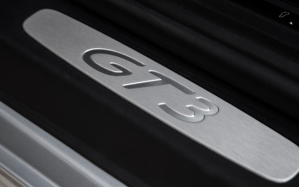 2014 Porsche 911 GT3 - GT3 inscription on the side sill