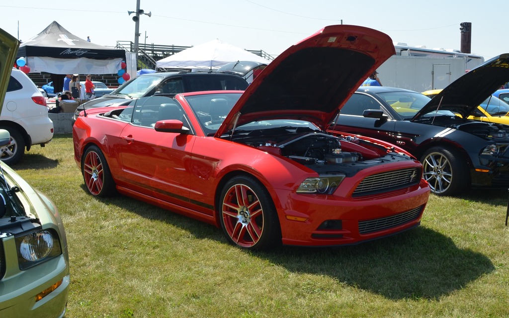 Mustang V6 2013. Aimez-vous ces roues? Personnellement, j'adore!