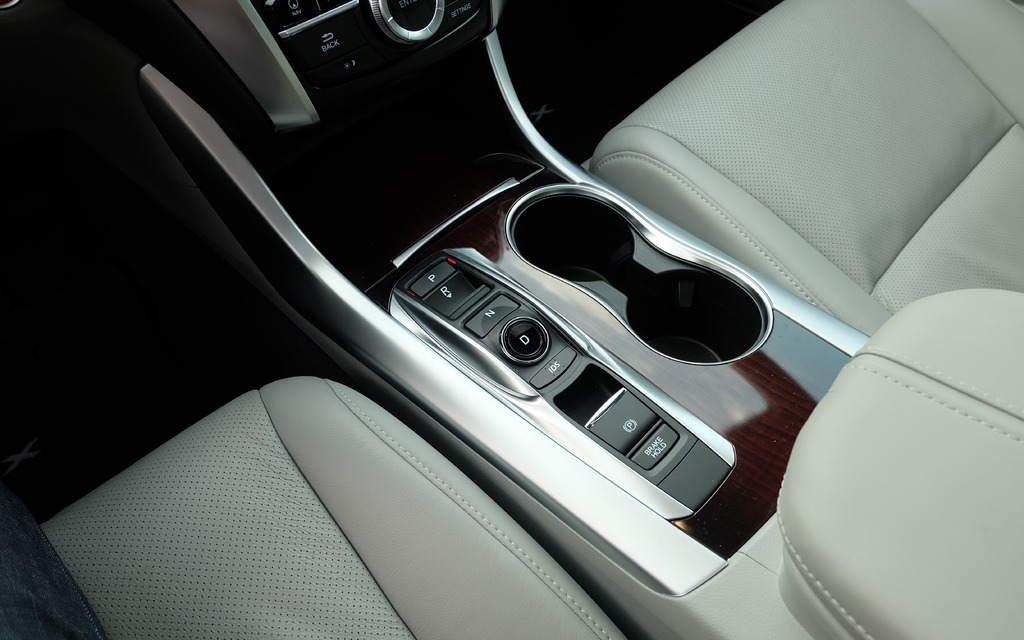 The V6 versions all come with this gear selector. 