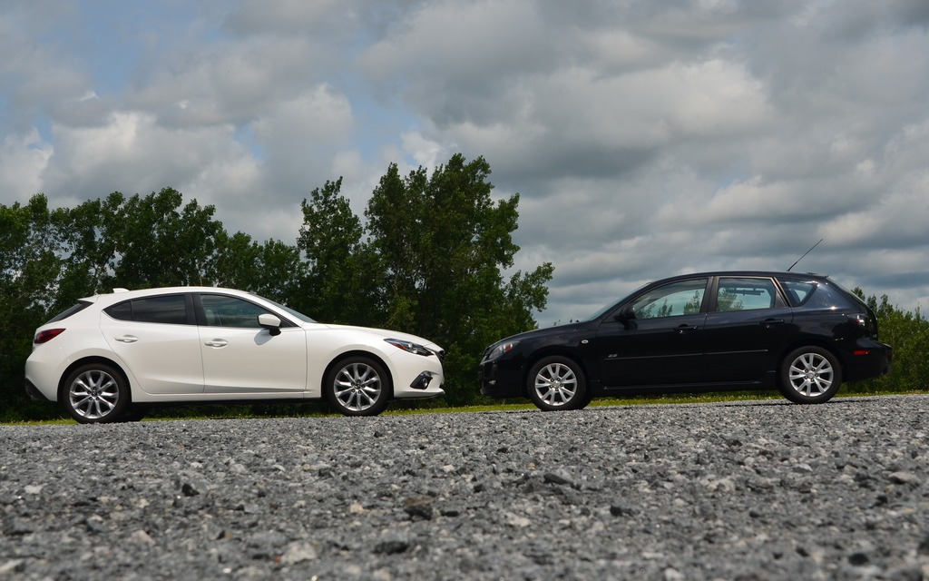 La silhouette de la nouvelle Mazda3 est plus ramassée vers l'arrière.