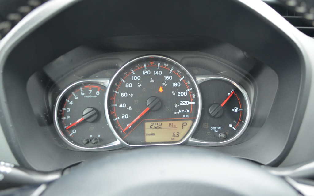 The gauges are easy to read. The base trim has no tachometer.