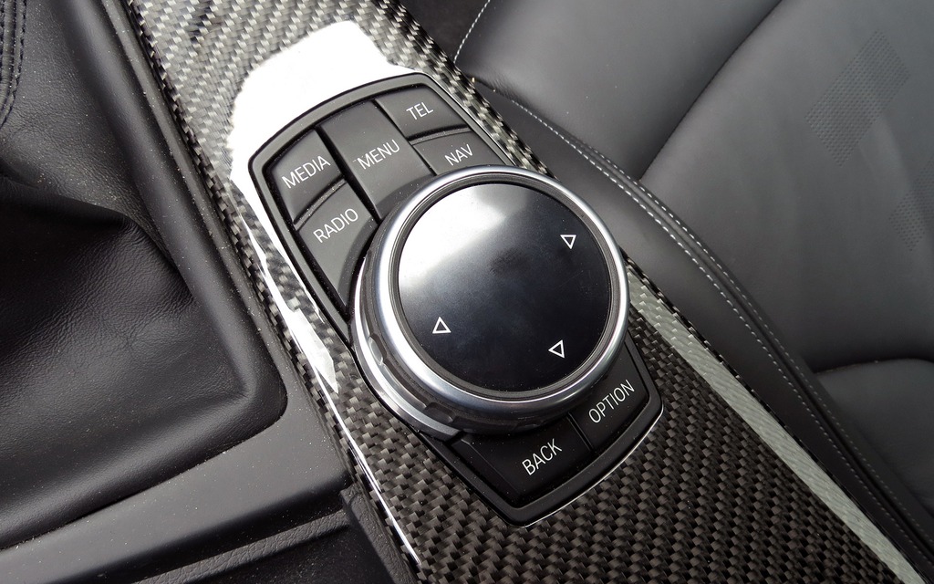 The iDrive control knob.