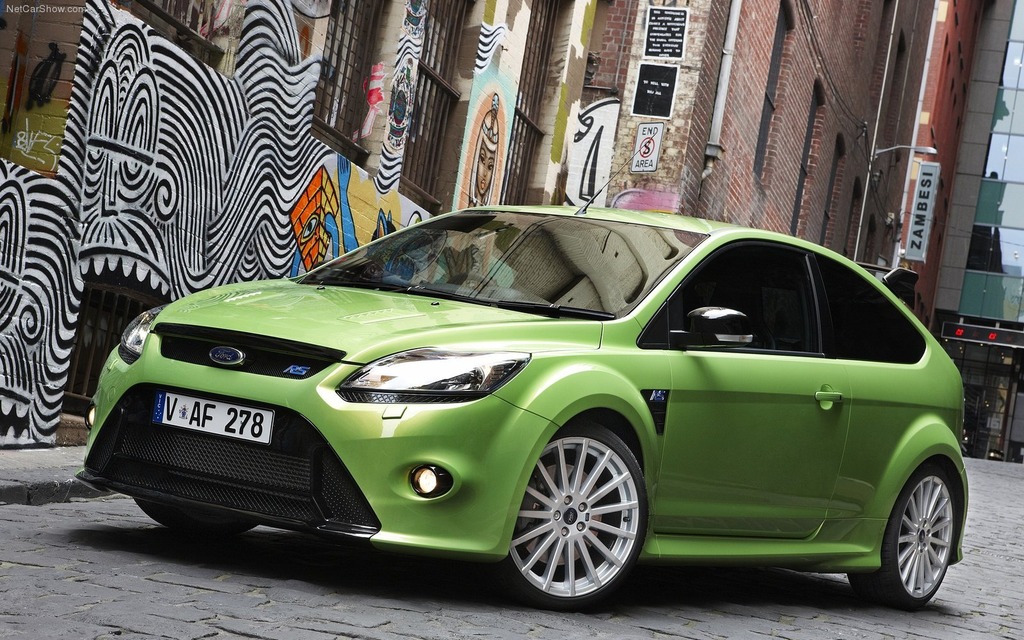 FORD FOCUS RS MK2 is the COOLEST HOTHATCH EVER! - REVIEW on