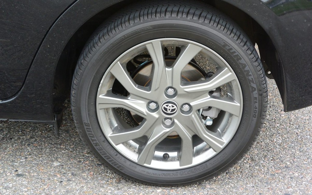 Alloy wheels and disc brakes for the SE.
