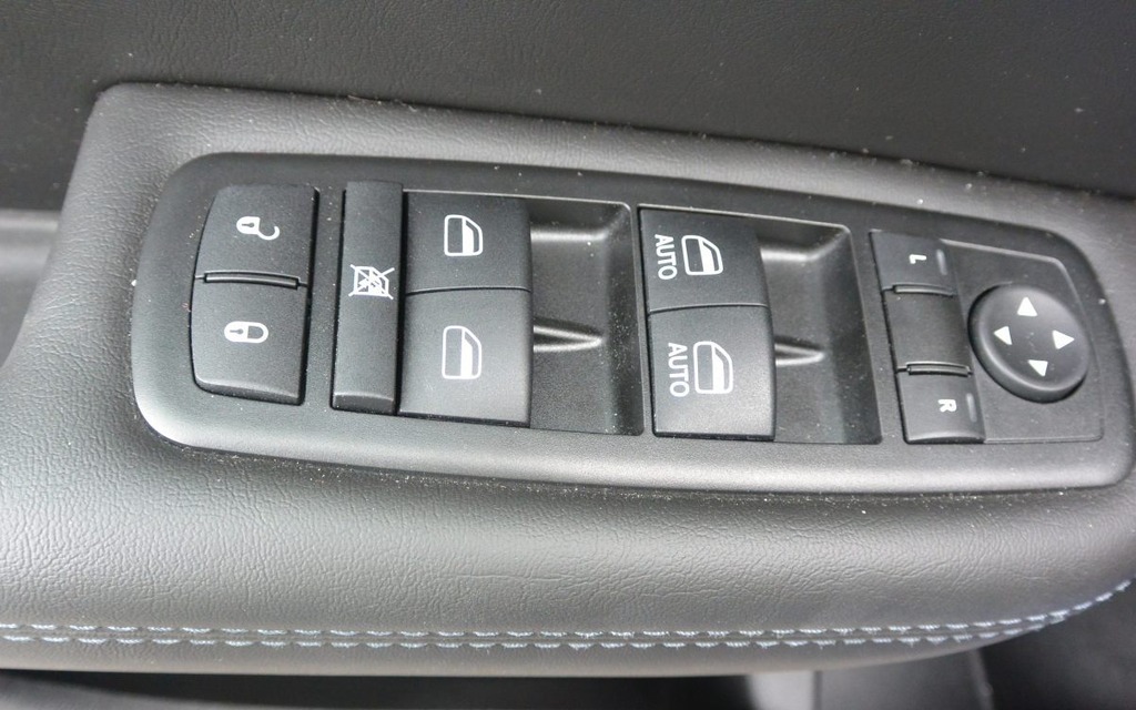 The two front windows feature one-touch automatic operation.