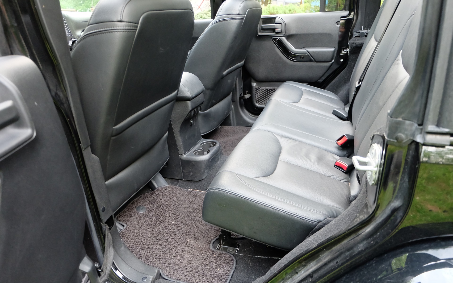 4 doors and comfortable rear seats: a first for the Wrangler.