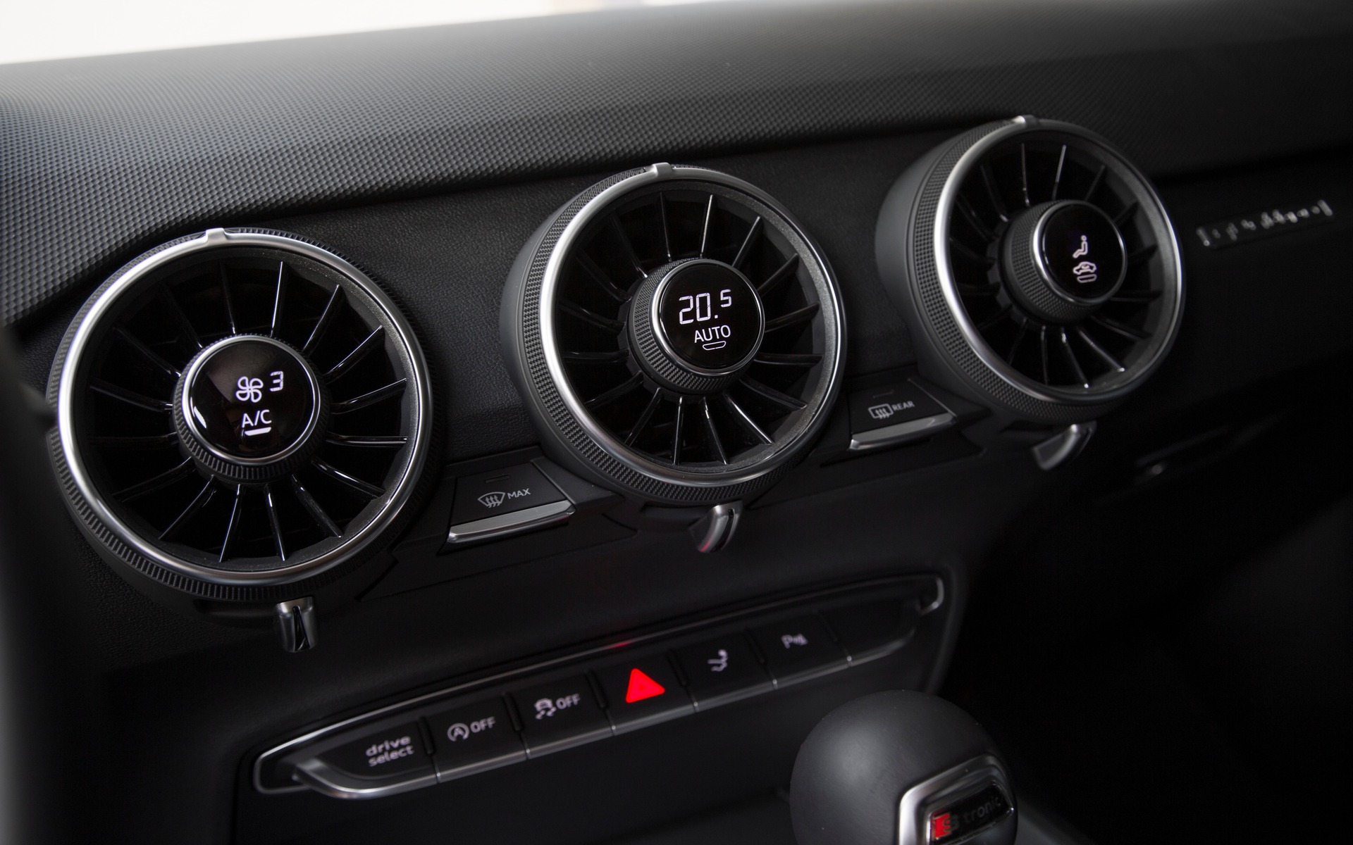 Audi TT 2016 - Détail des buses de ventilations avec contrôles intégrés
