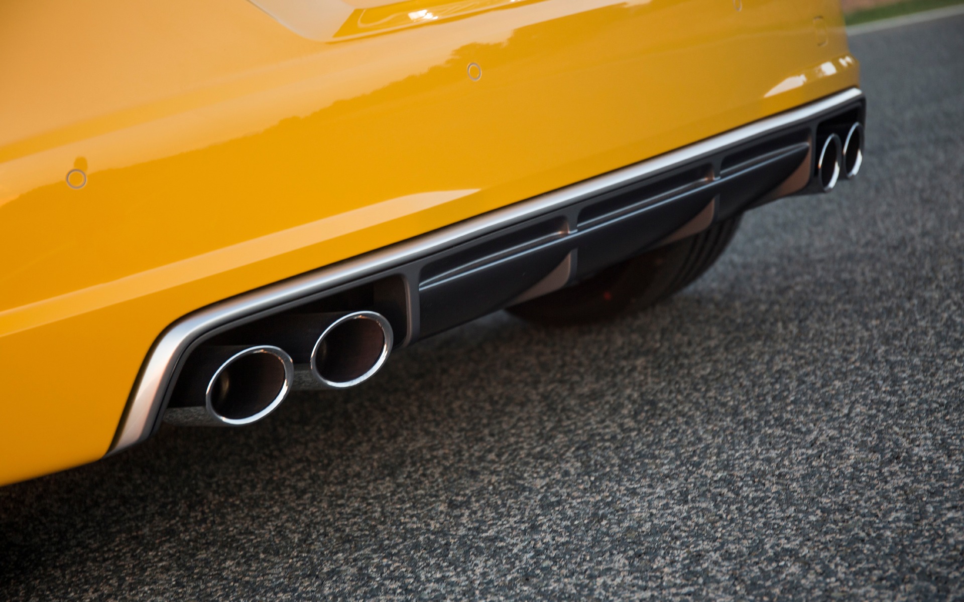 2016 Audi TTS 2016 - Exhaust and rear diffuser detail photo.