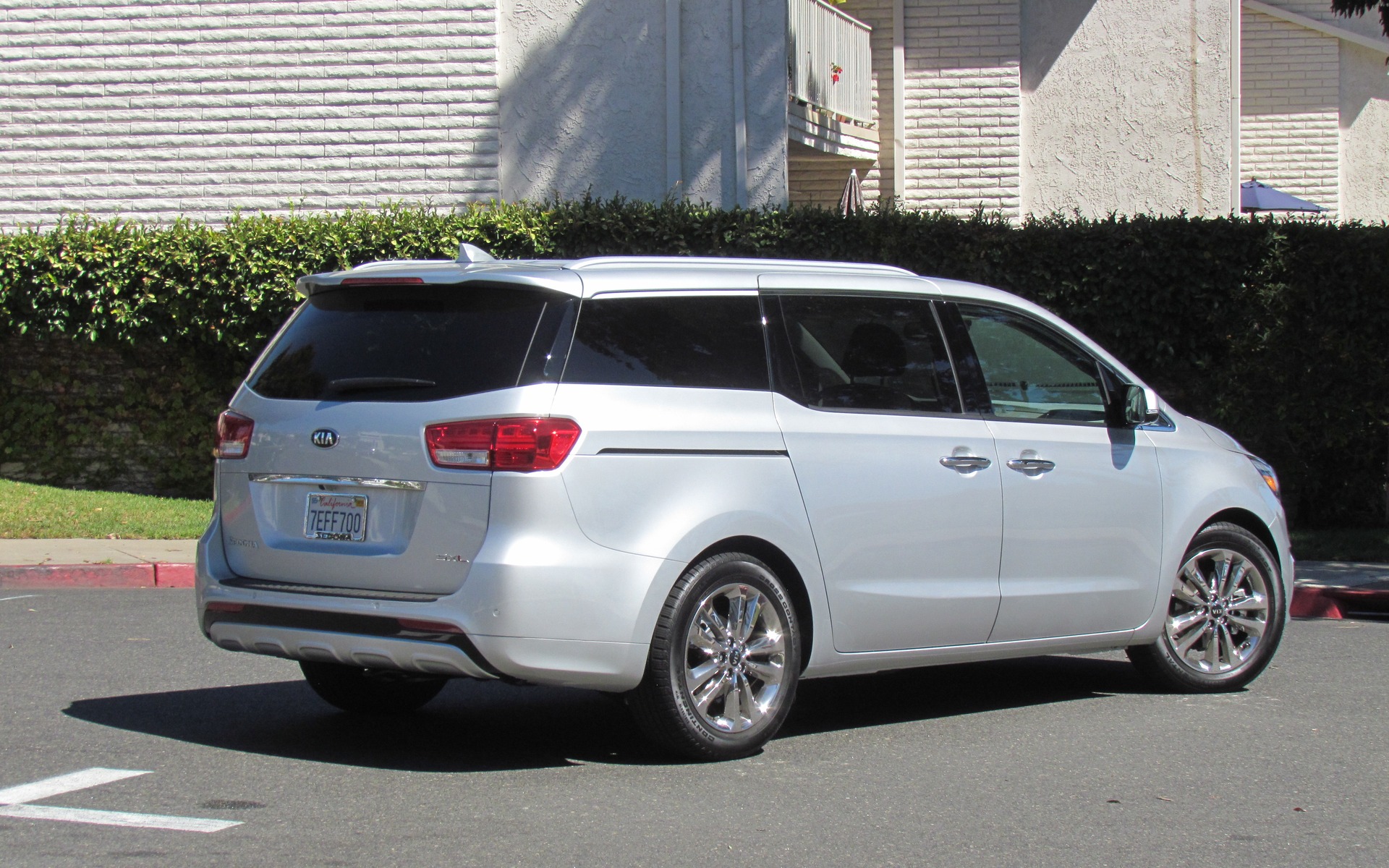 2015 Kia Sedona: The Minivan That Isn’t - The Car Guide 