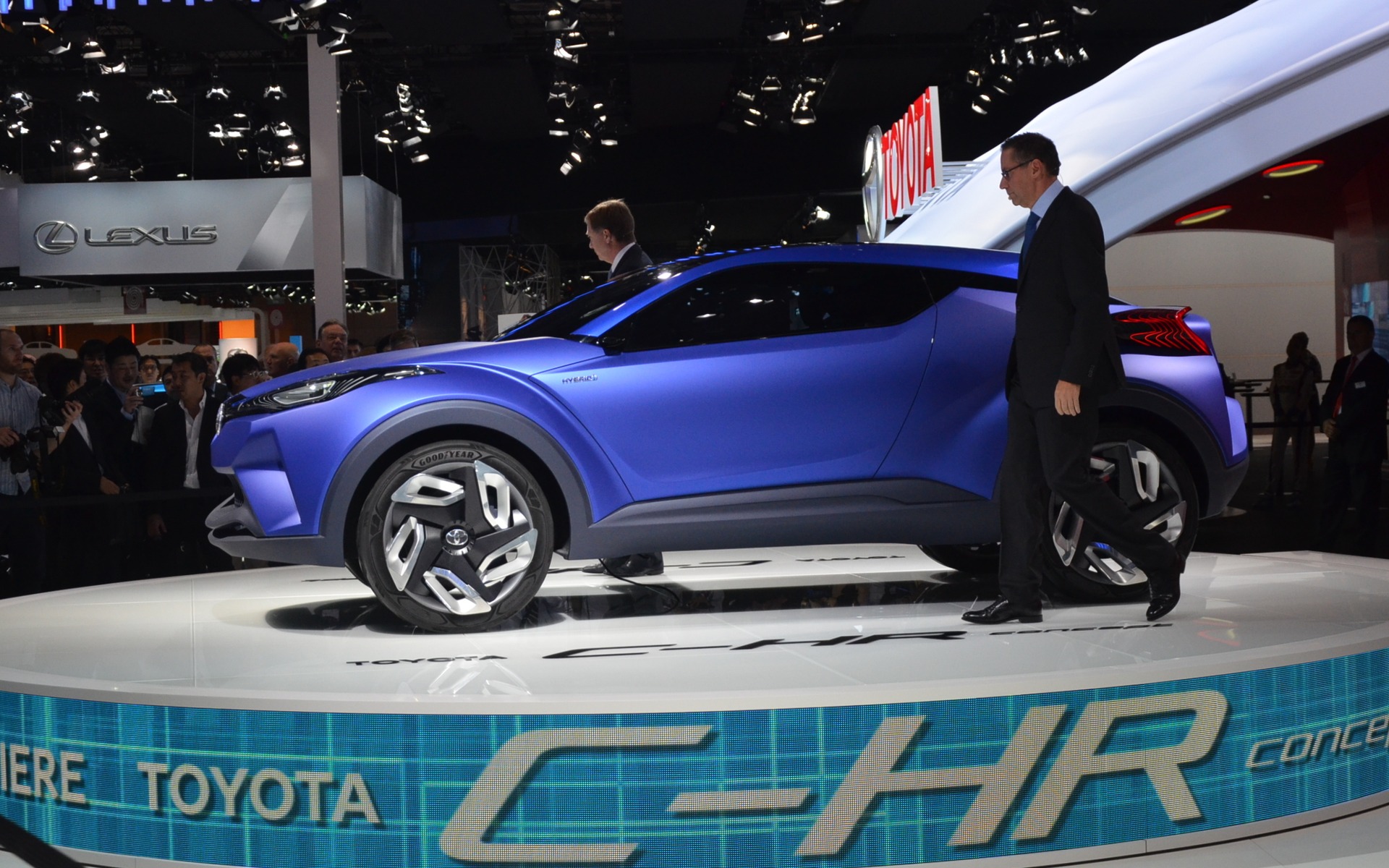 Toyota C-HR au Mondial de Paris 2014