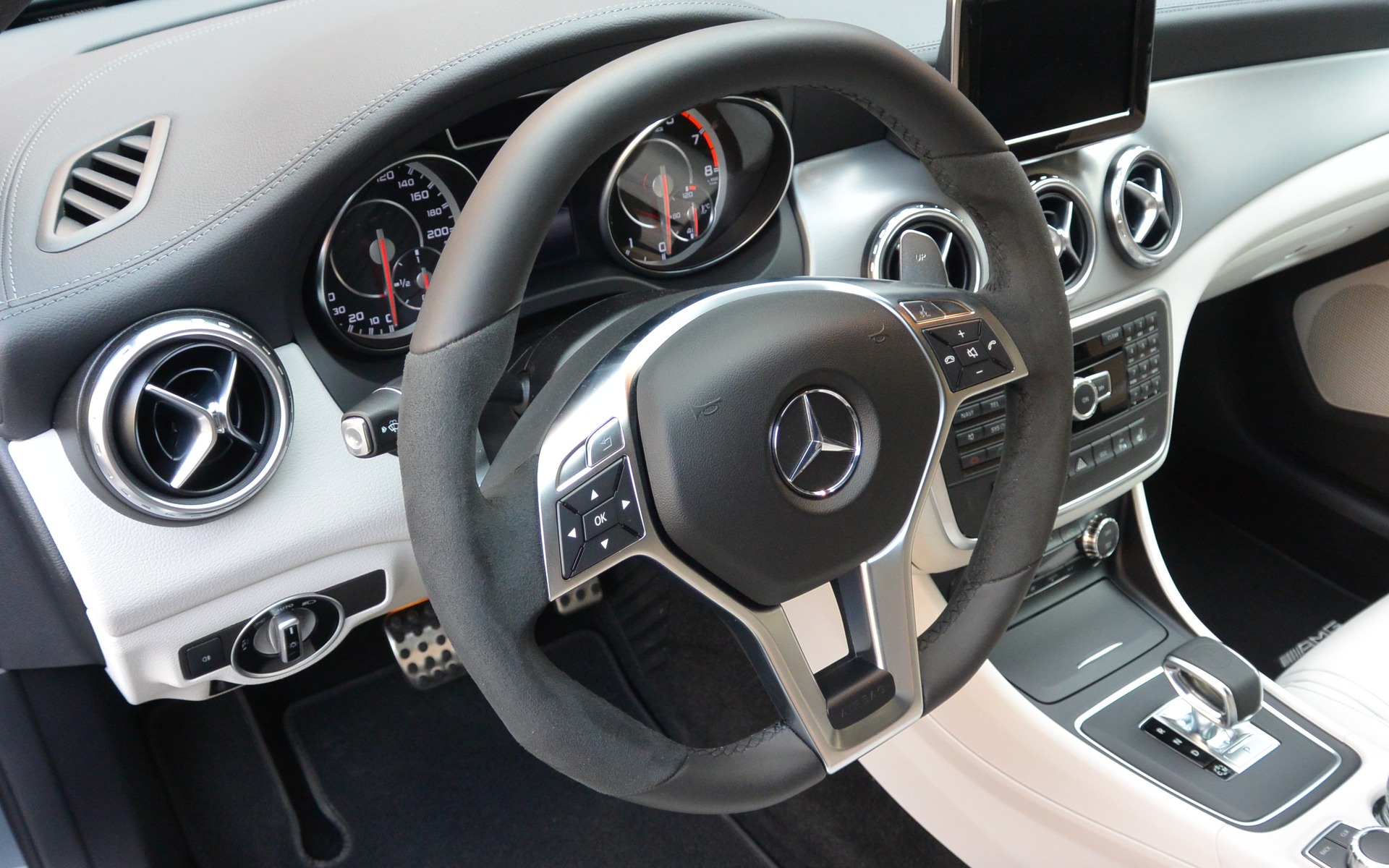 Note the GLA 45 AMG’s sport steering wheel.