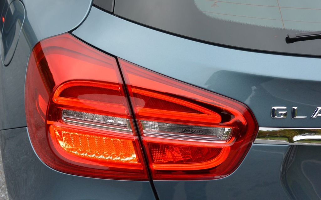 The tail lights have LED lamps.