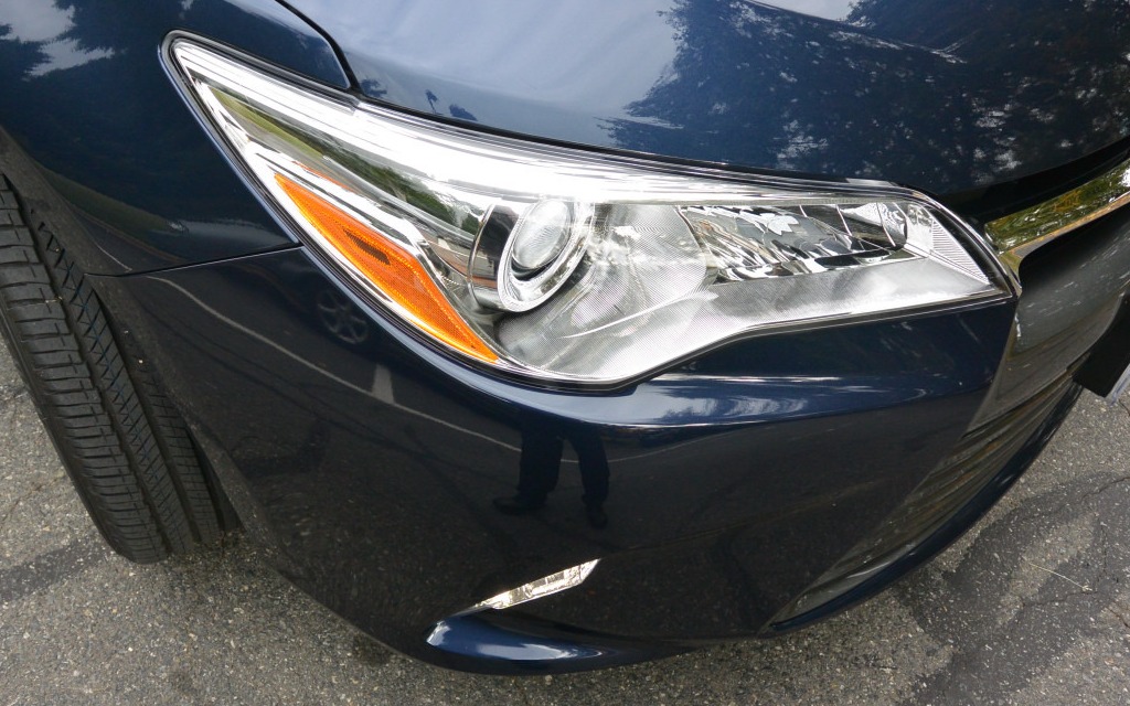 The headlights feature LED lamps.