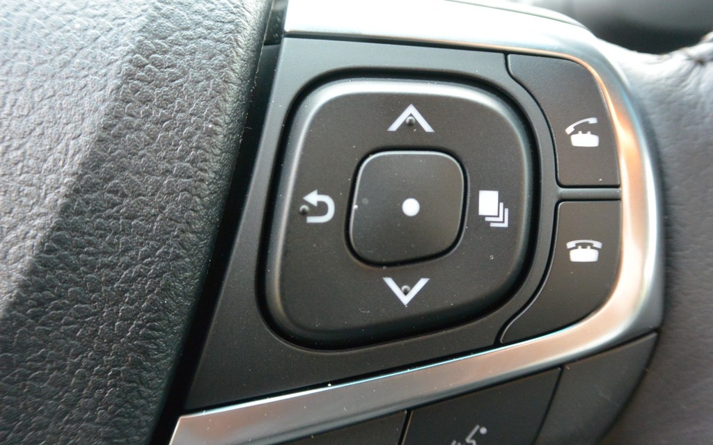The display comtrols are located on the right spoke of the steering wheel.