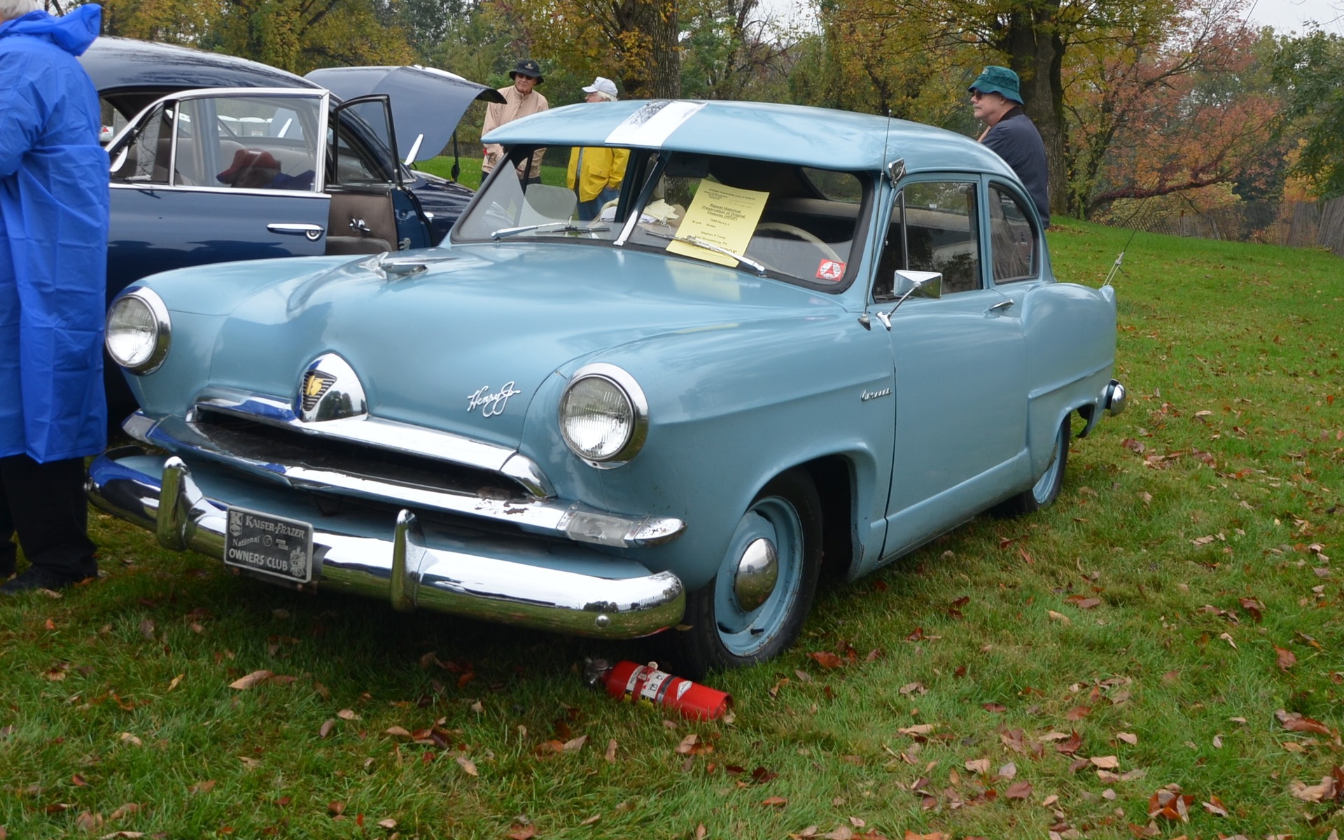 Une Henry J Corsair 1953 dans la section des voitures non restaurées.