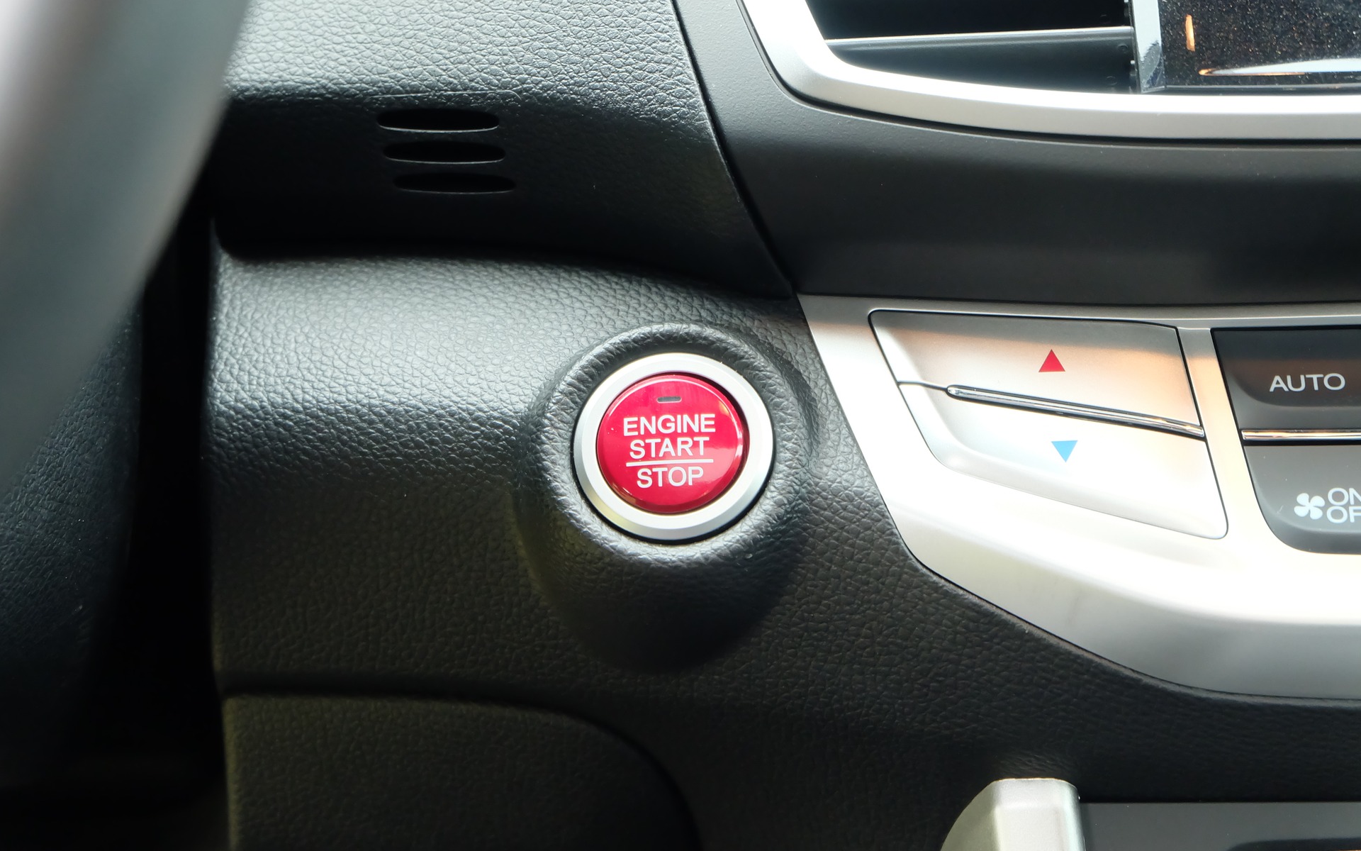 Le bouton de démarrage rouge est maintenant associé à Honda