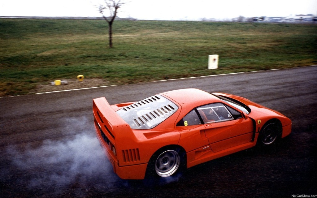 2 - Ferrari F40