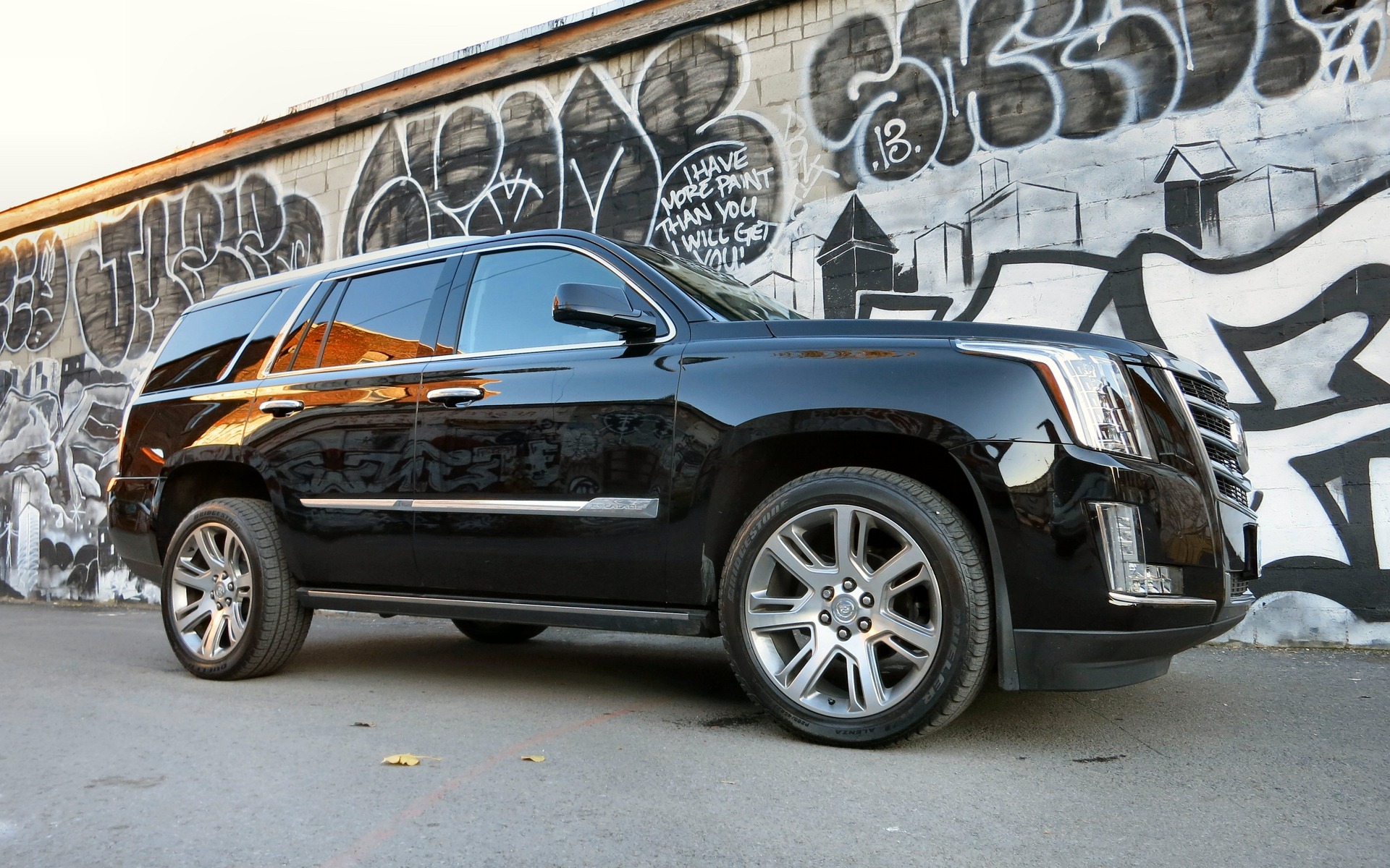  There's a Sport and a Tour setting for the Escalade's suspension.