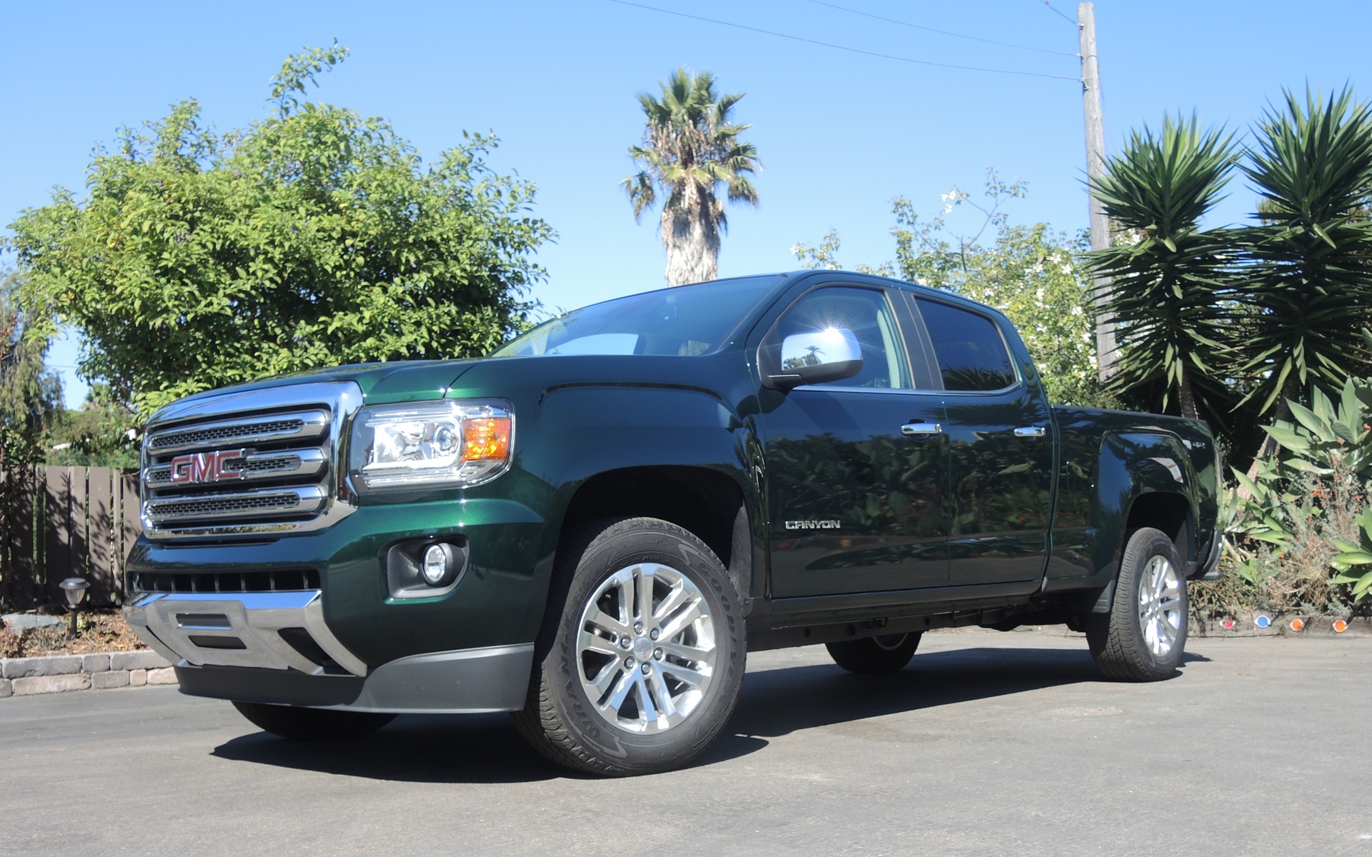 The Canyon’s front grille is more conspicuous.