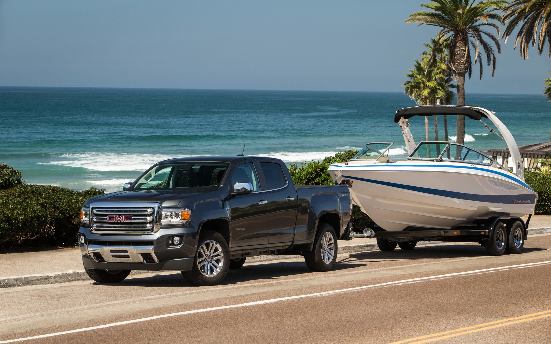 The V6 engine helps tow loads of up to 7,000 pounds.