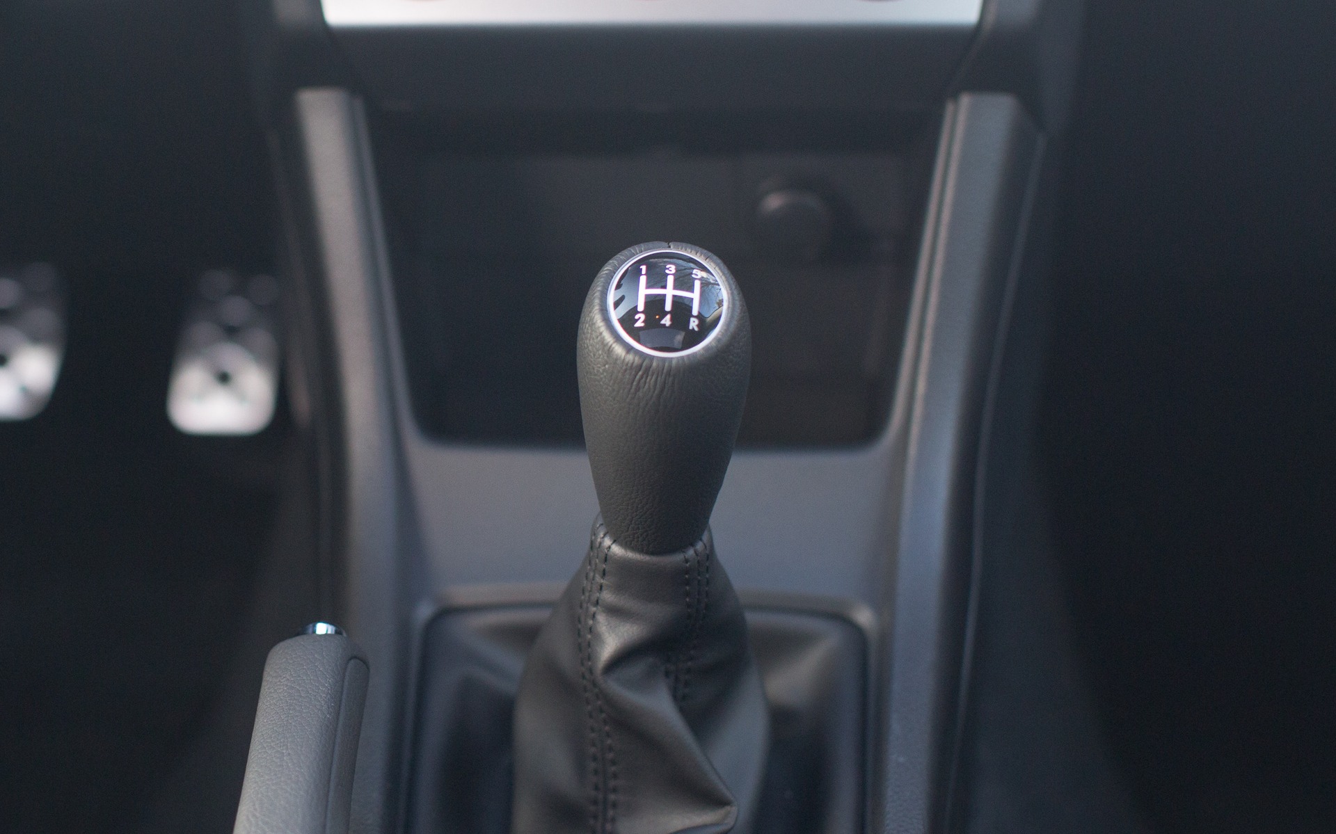 The manual gearbox would be better if it had an extra gear.