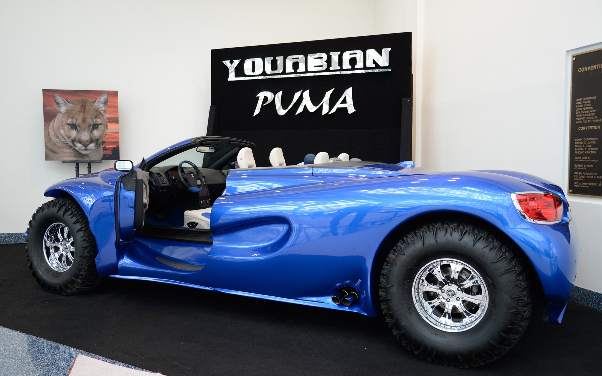 La voiture la plus grotesque du salon: la Youabian Puma.