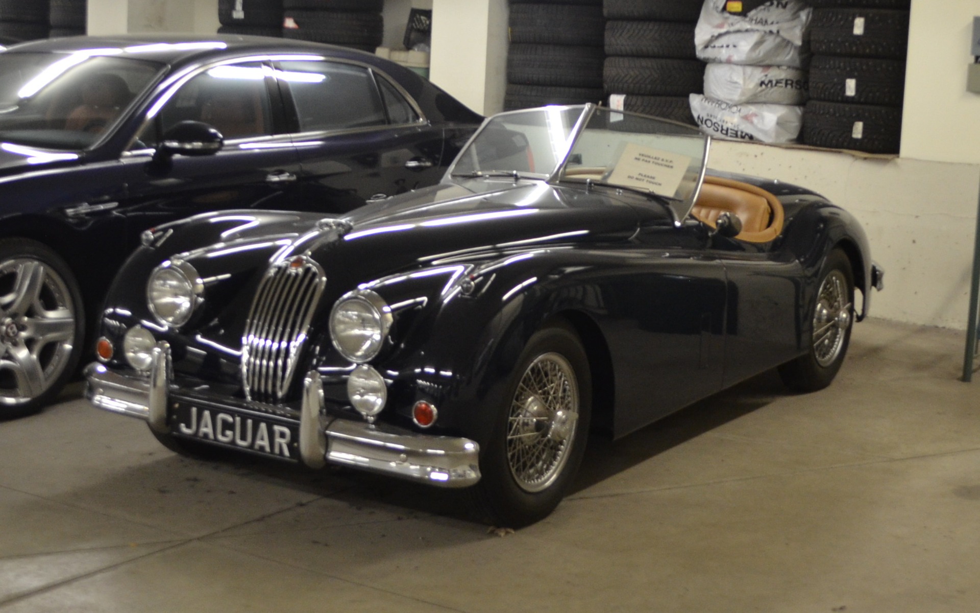 The boss' toy: a Jaguar XK140 in perfect condition.
