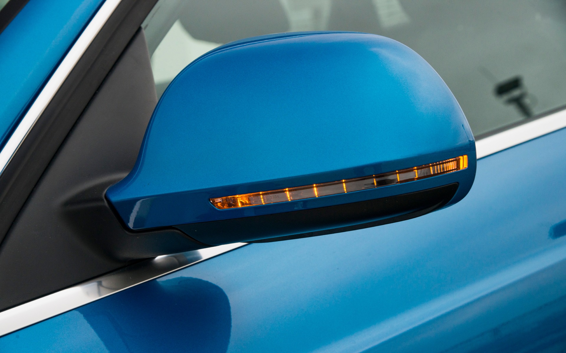 Turn indicator integrated into the sideview mirror.