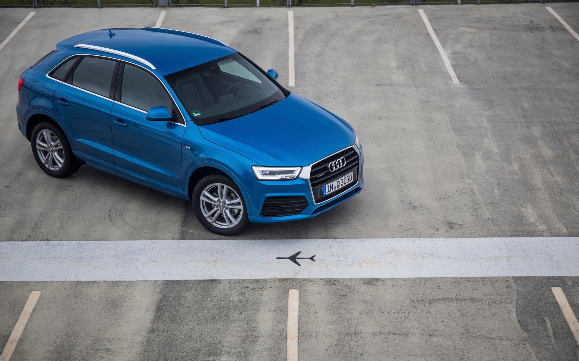 The Q3 is compact in size and its roofline plunges towards the back.