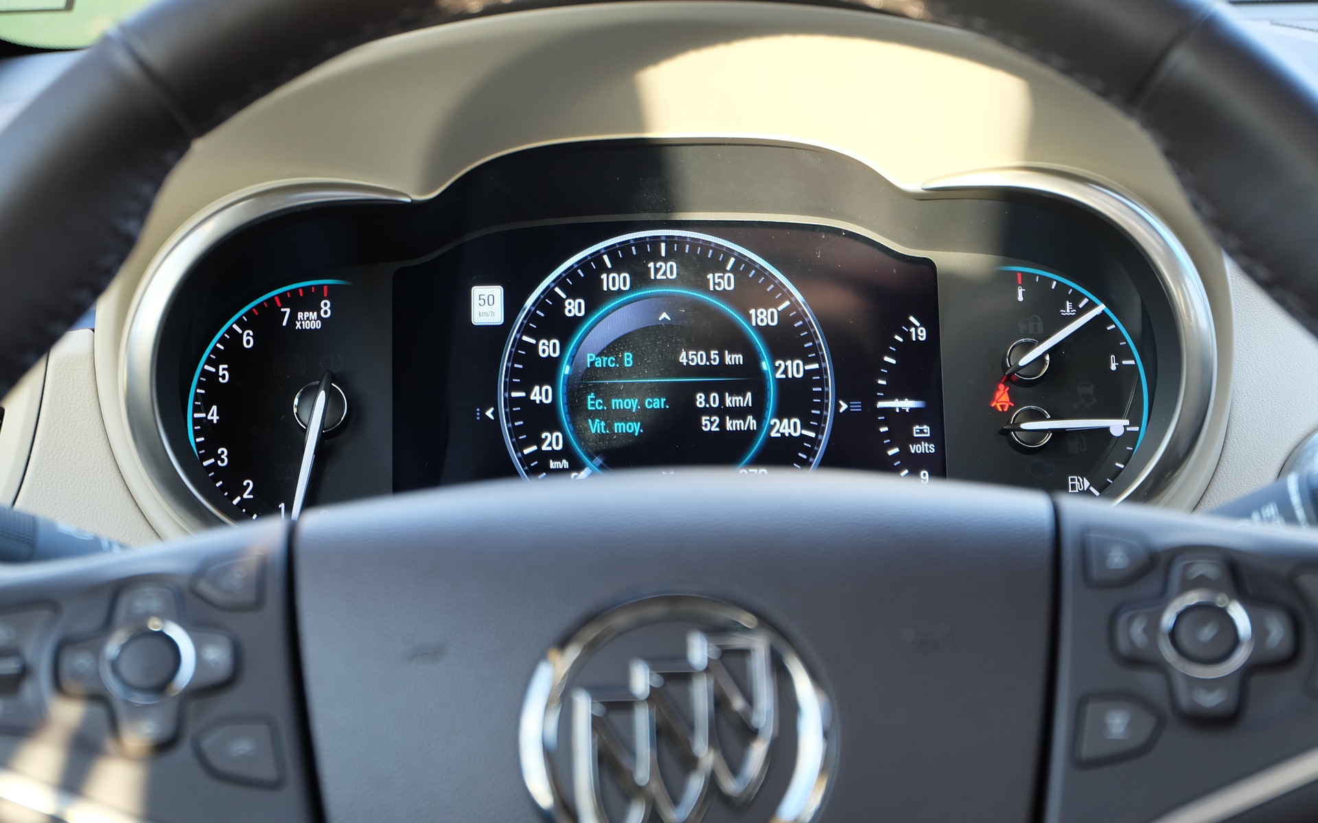 As in many GM products, the centre screen is completely configurable.
