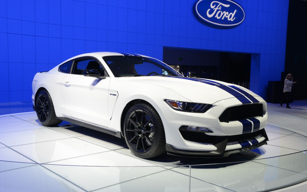 Ford Mustang 2015. Allô testostérone.
