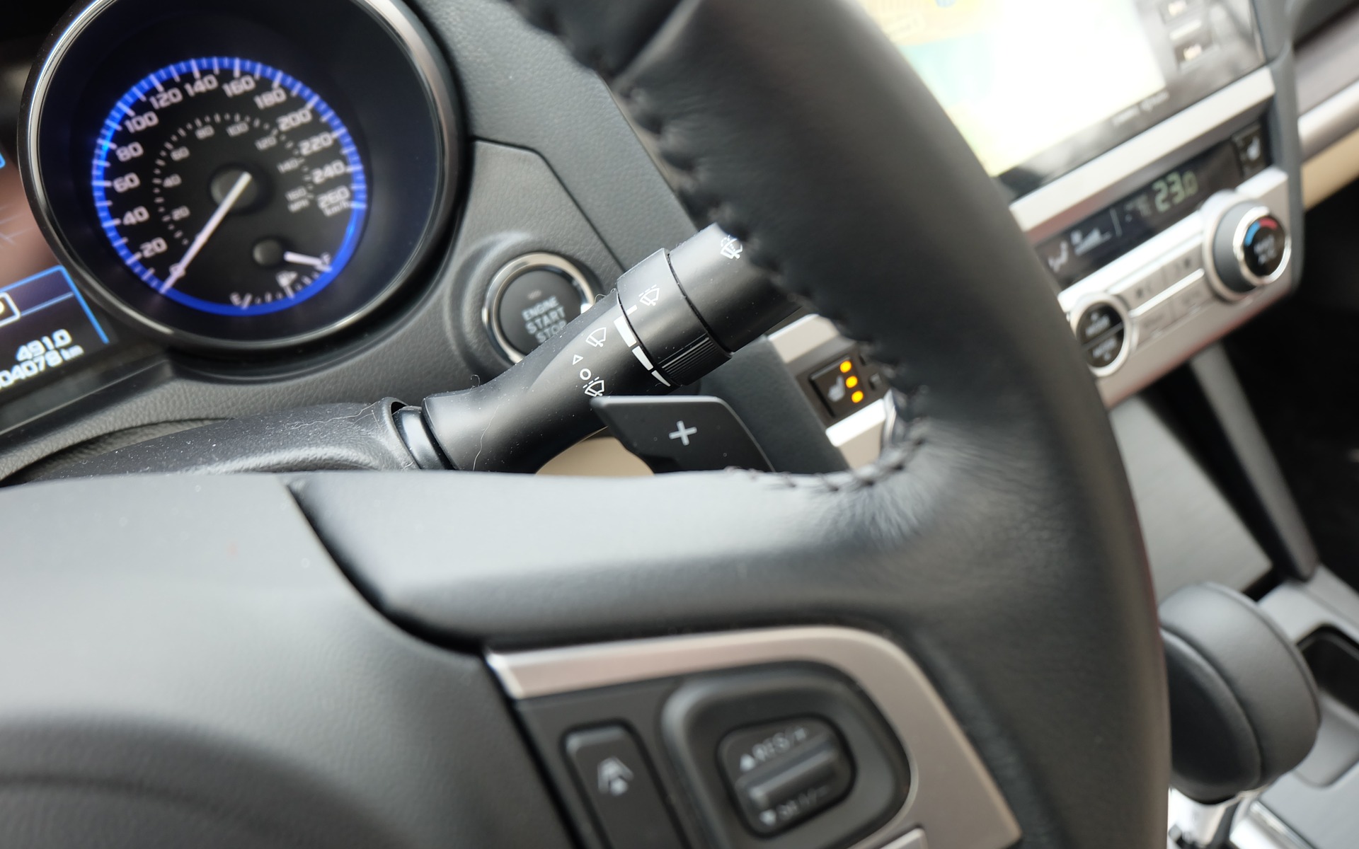 The column-mounted paddles trigger simulated "gears" in the CVT.