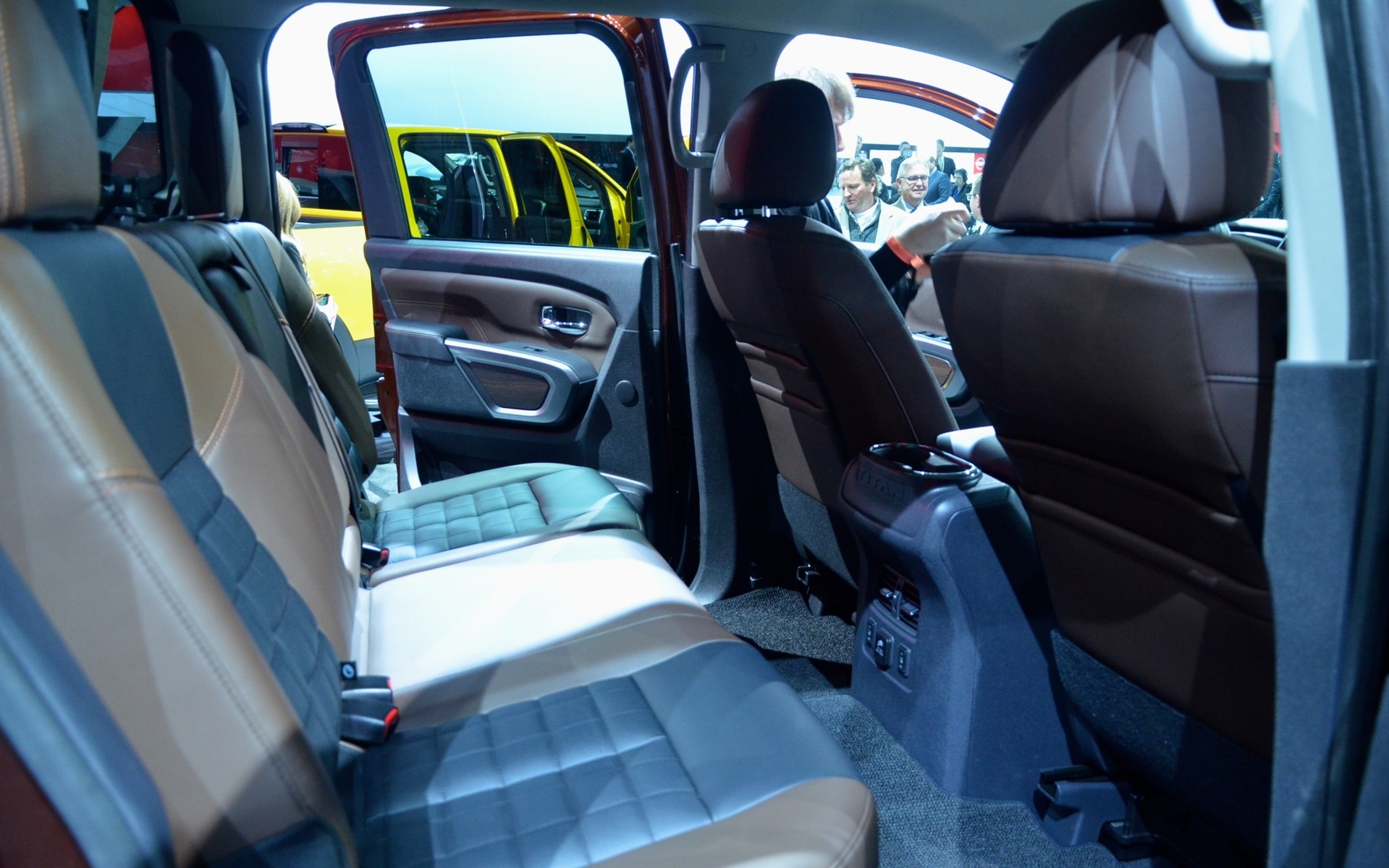 Nissan Titan XD 2016 - Places arrière