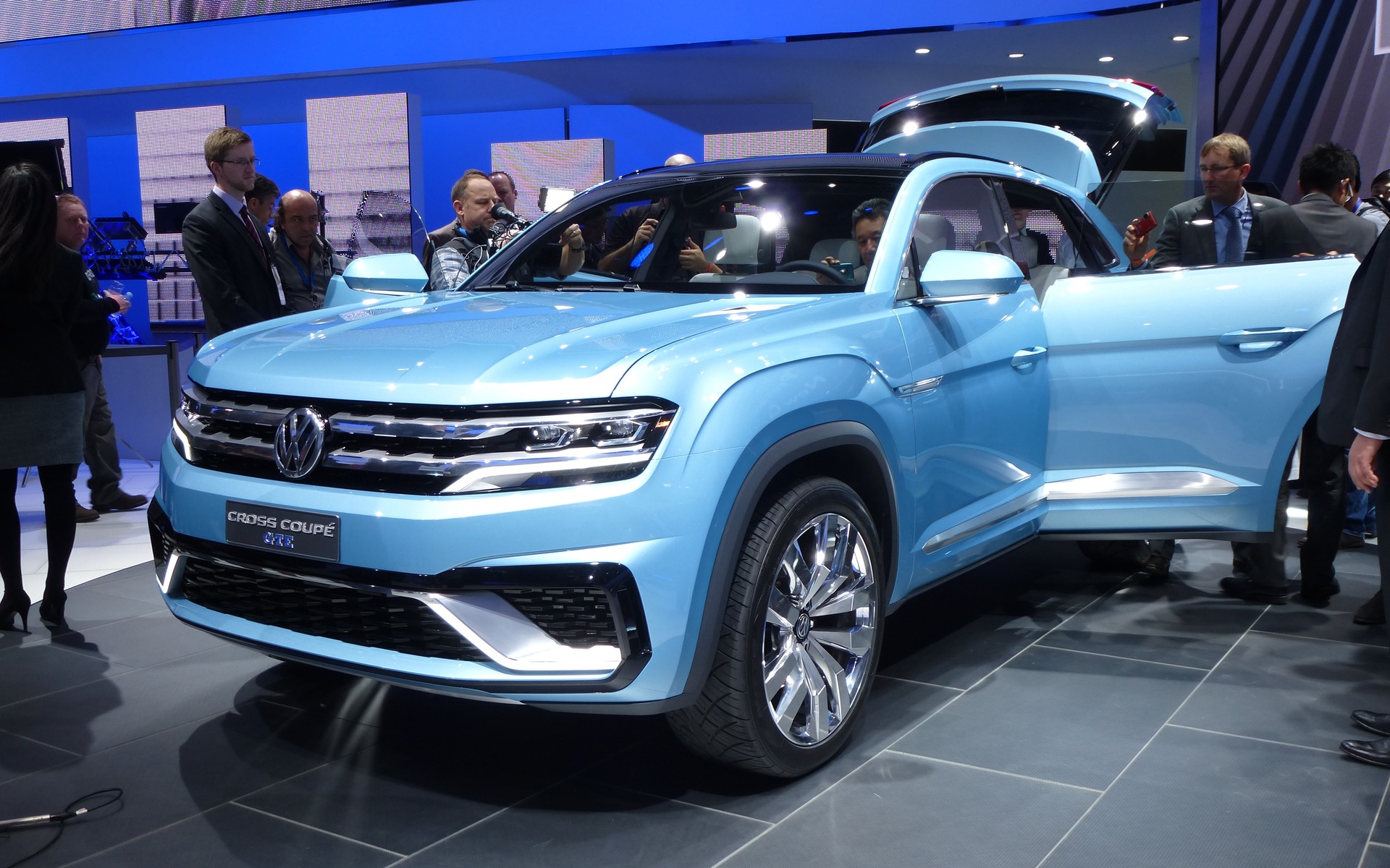 Volkswagen Cross Coupe GTE Concept