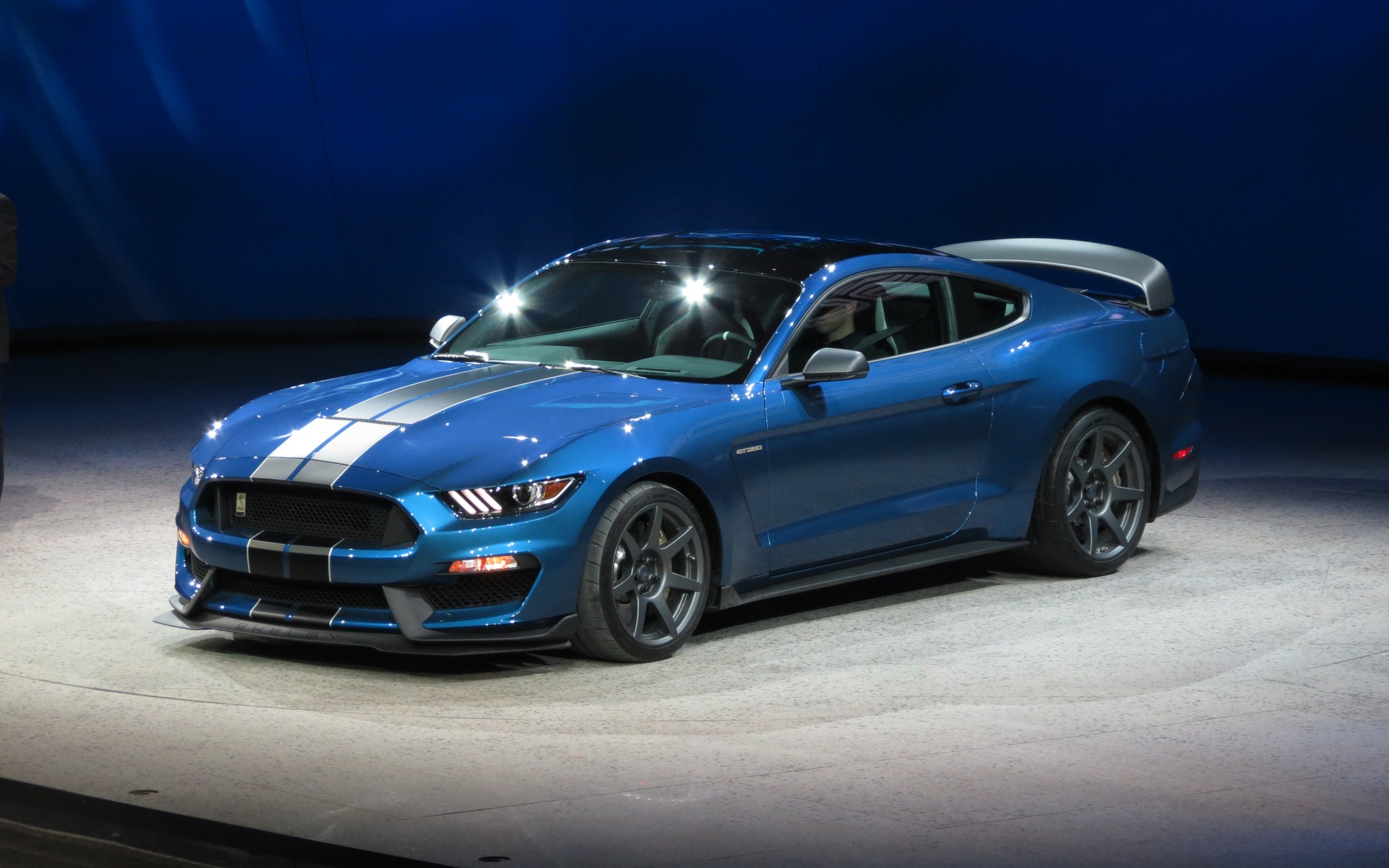 4: Shelby GT350R