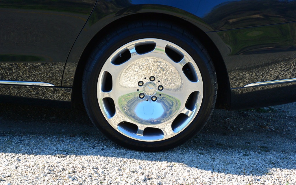 The full alloy wheels are super sleek.