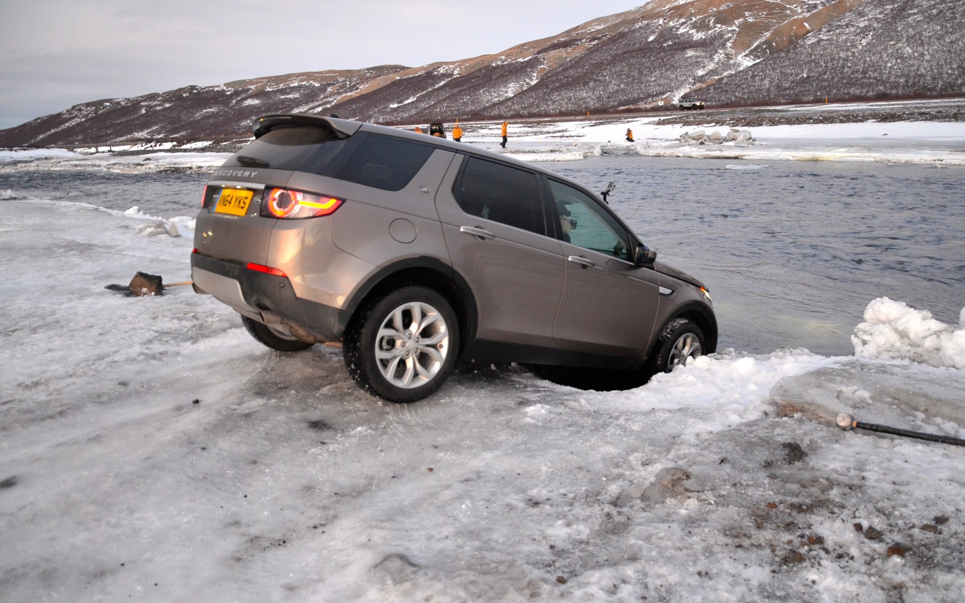 Land Rover Discovery Sport 2015 - Début de la traversée d'un gué