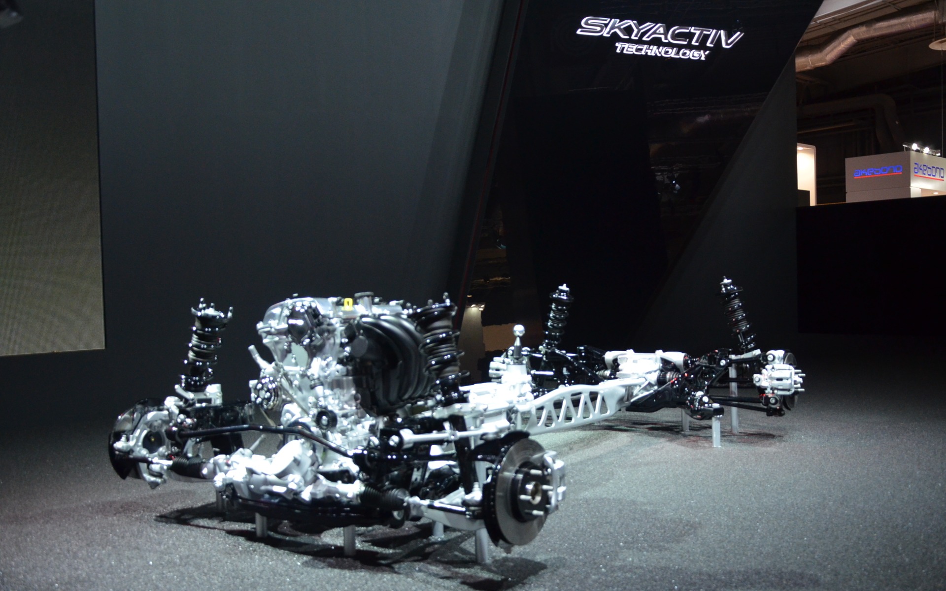 Mazda MX-5 - Motorisation et structure