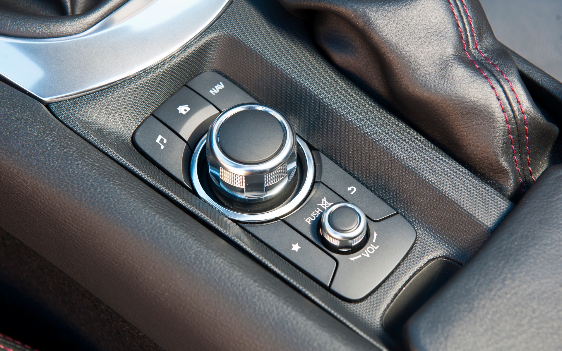 Mazda MX-5 2016 - Détail du contrôleur rotatif