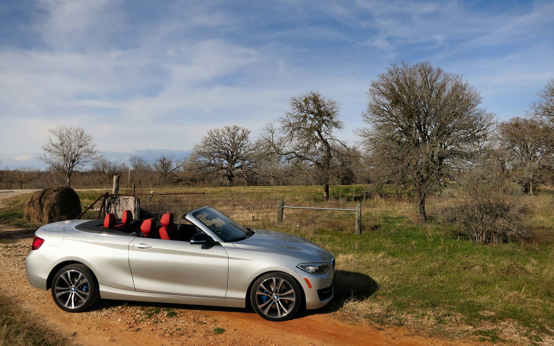 The 2015 BMW 2 Series Convertible plays to the automaker’s strengths.