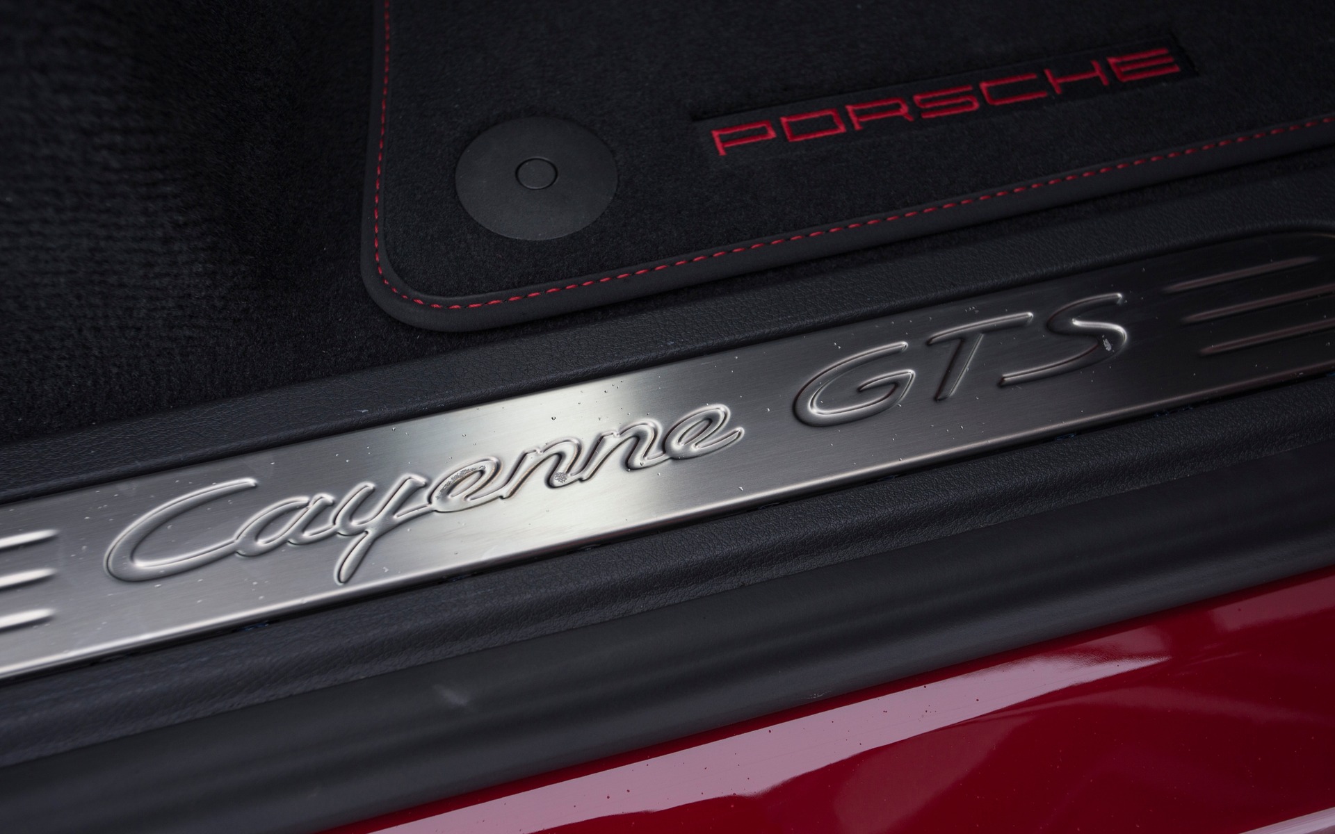 Porsche Cayenne GTS 2016 - Détail du seuil des portières