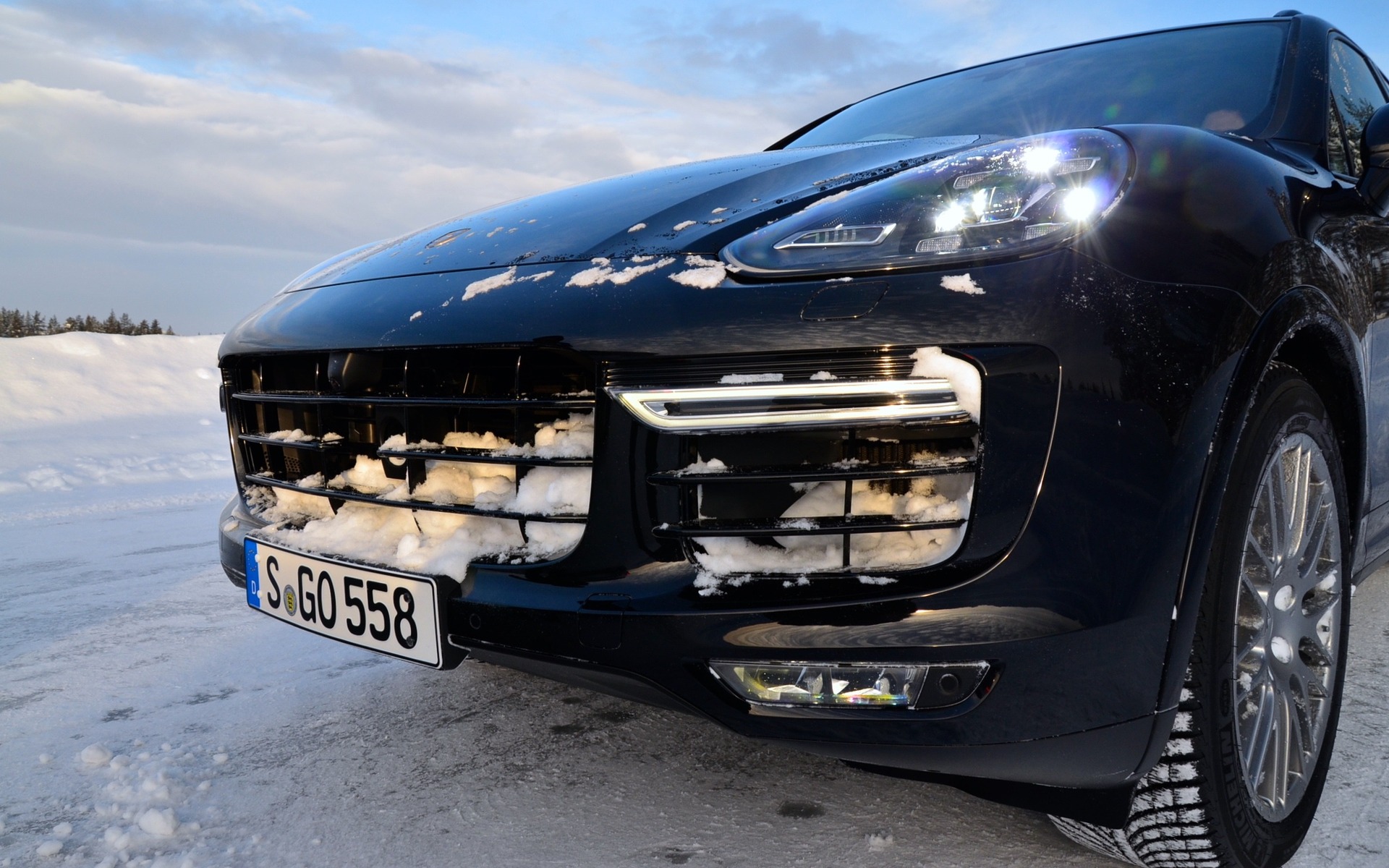 Porsche Cayenne Turbo S 2016 - Détail de la partie avant.