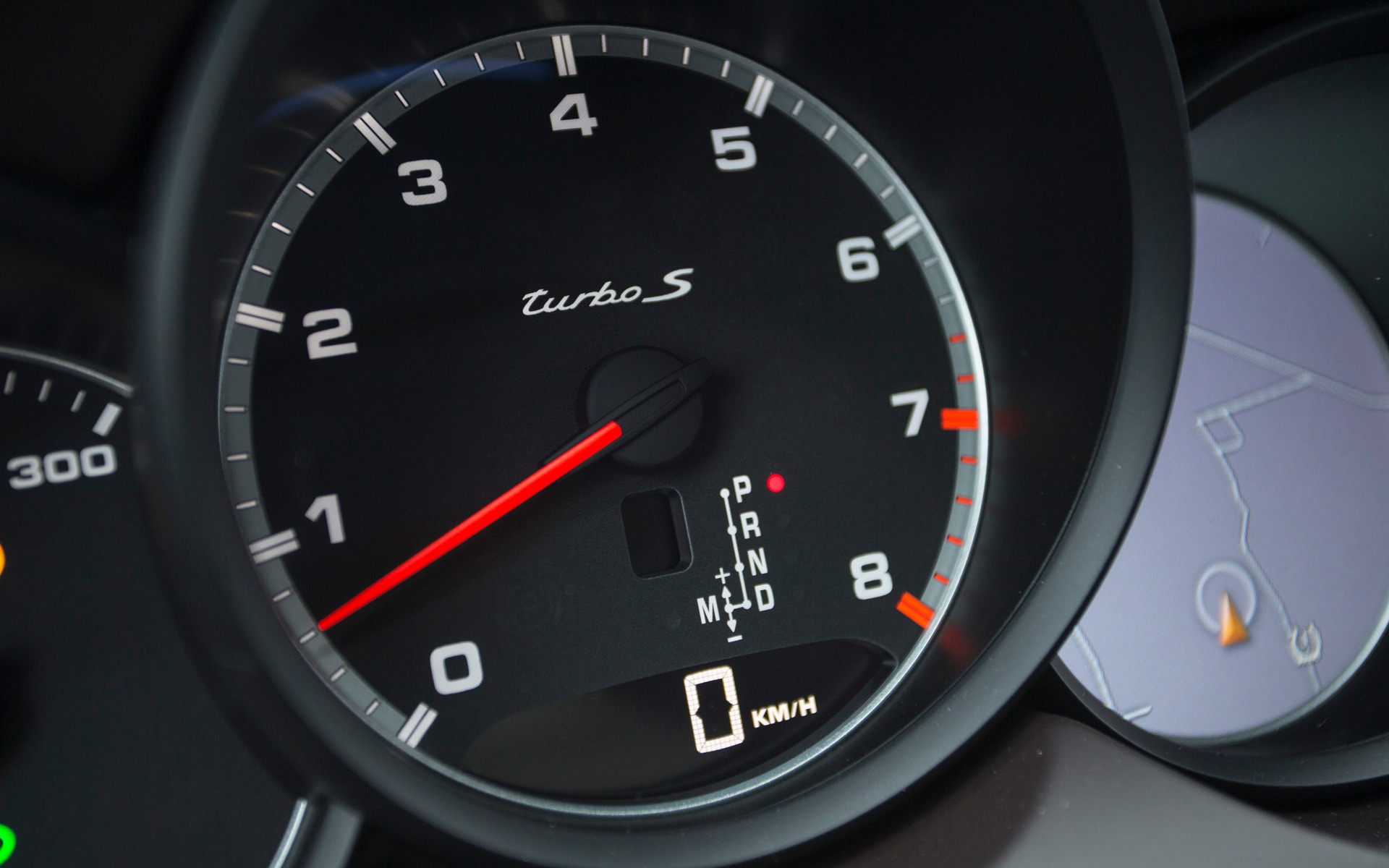 Porsche Cayenne Turbo S 2016 - Tachymètre avec fond en noir.