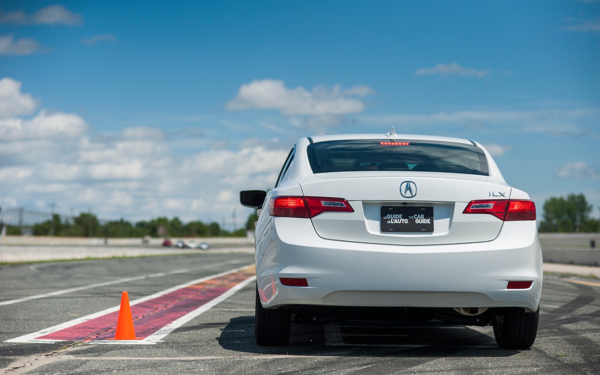 Essai de voitures neuves sur le circuit 1.3km