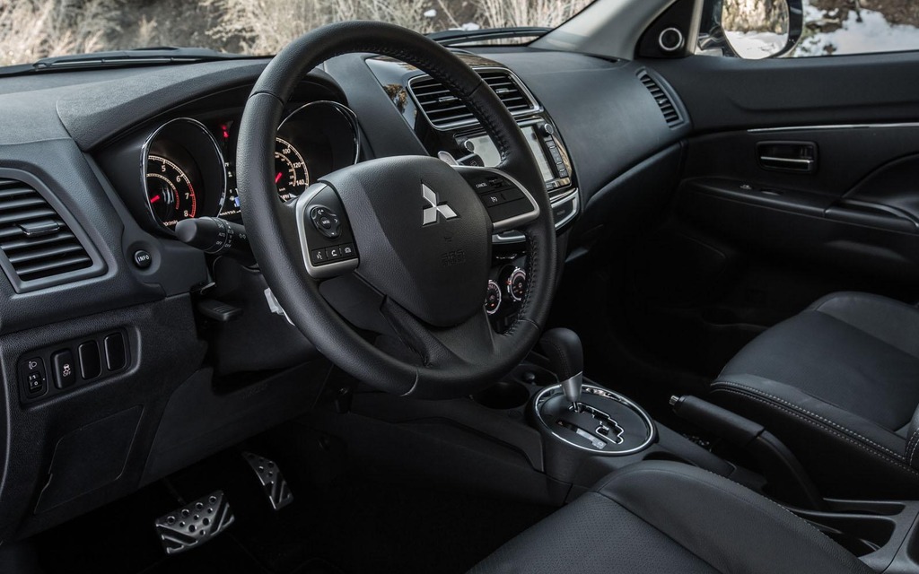Mitsubishi RVR (Outlander Sport) 2015